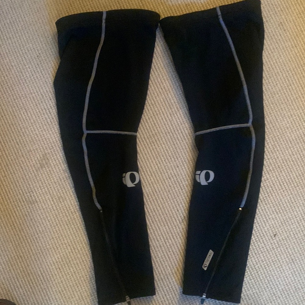 Pearl Izumi thermal leg warmers. Size large with zipper